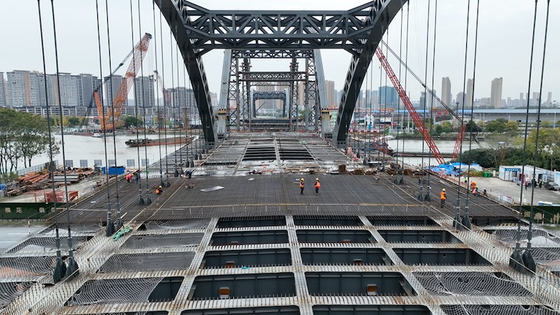 Jiangsu : fin de la fermeture de l'arche principale du pont avec la plus grande portée de la section de Wuxi du Grand Canal Beijing-Hangzhou