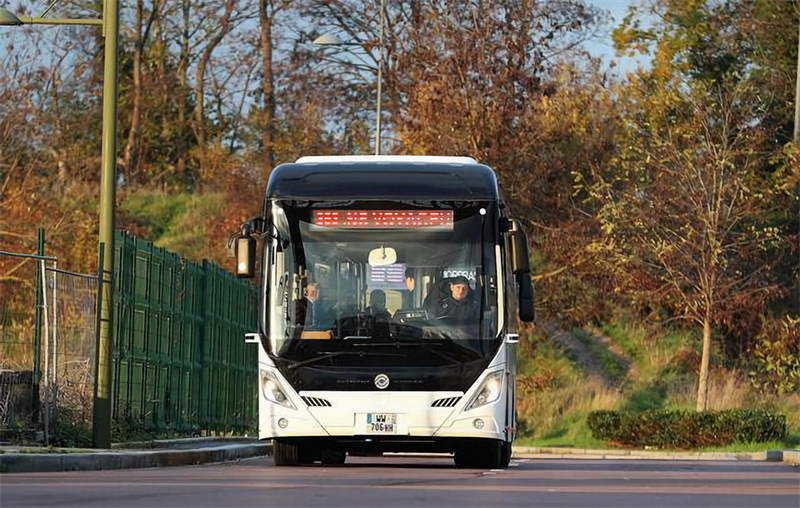 Un bus à conduite autonome fabriqué par une société chinoise va circuler en France