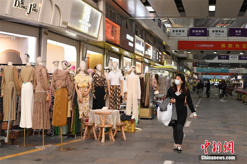 Guangzhou : la zone commerciale textile de Zhongda dans le district de Haizhou a repris ses activités