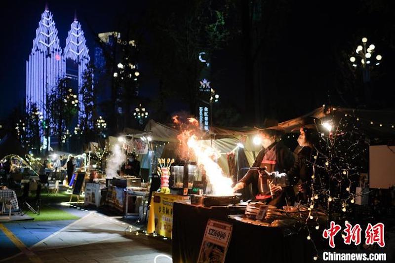 Chongqing ：de nombreux marchés nocturnes rouvrent, dynamisant la nouvelle vitalité de la ville