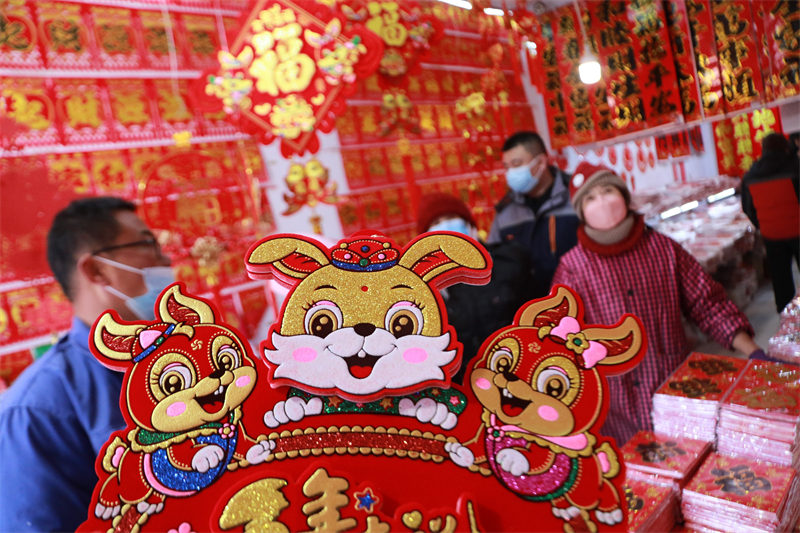 Shandong : la production et les ventes d'ornements de vacances en plein essor à Gaomi