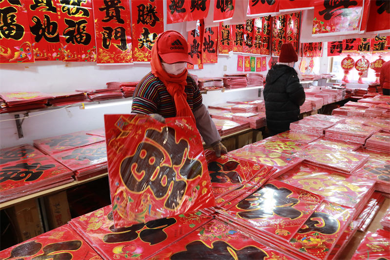 Shandong : la production et les ventes d'ornements de vacances en plein essor à Gaomi
