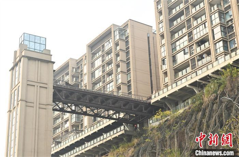 A la découverte des bâtiments résidentiels équipés d'un ascenseur de falaise à Chongqing