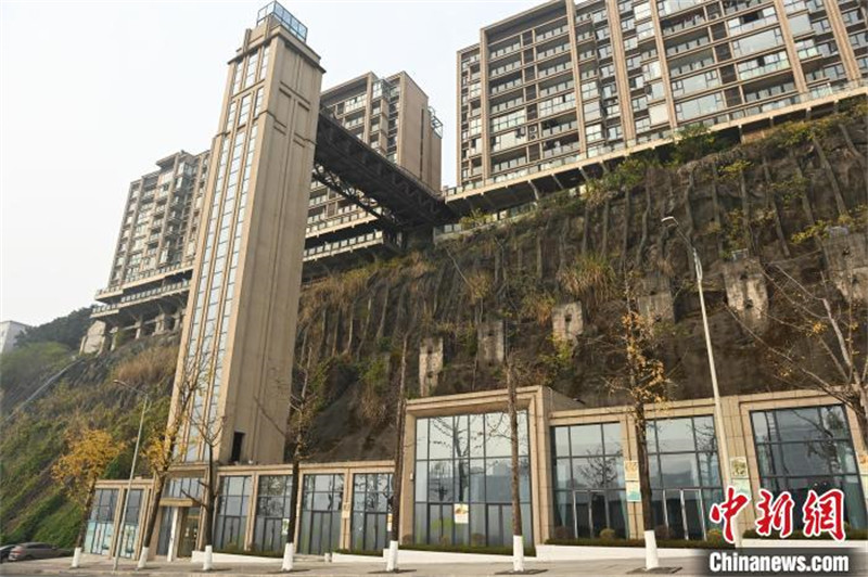 A la découverte des bâtiments résidentiels équipés d'un ascenseur de falaise à Chongqing