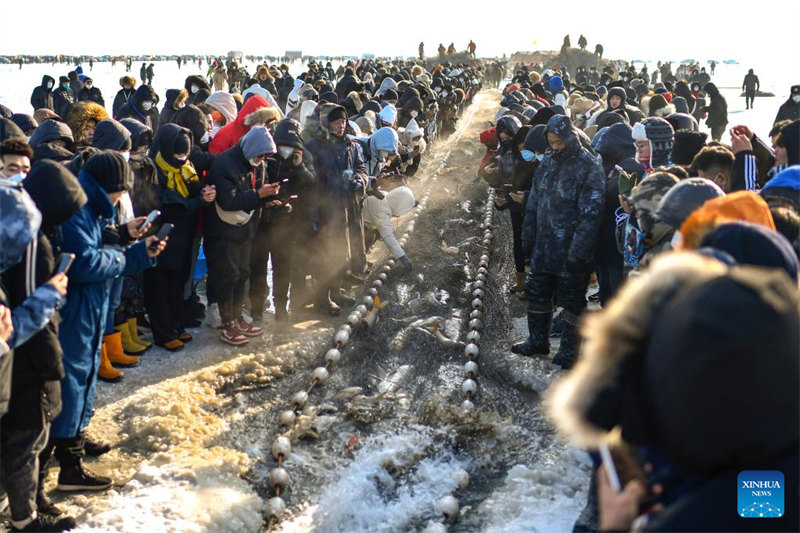 Jilin : ouverture d'un festival sur le thème de la pêche d'hiver sur le lac Chagan