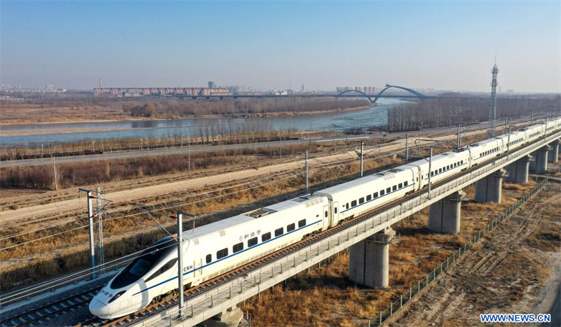 Mise en service d'une nouvelle ligne ferroviaire à grande vitesse dans le nord-ouest de la Chine