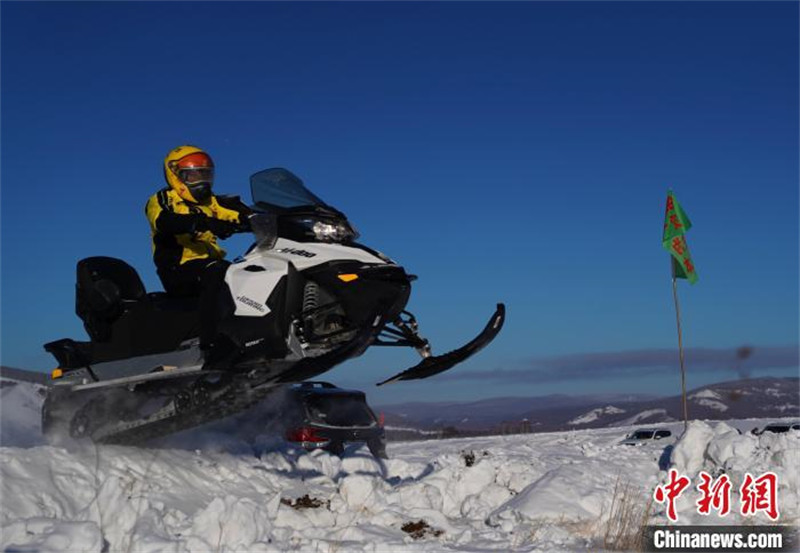 Mongolie intérieure : un gala de la glace et de la neige donne une expérience de vitesse incroyable dans les monts Daxing'anling