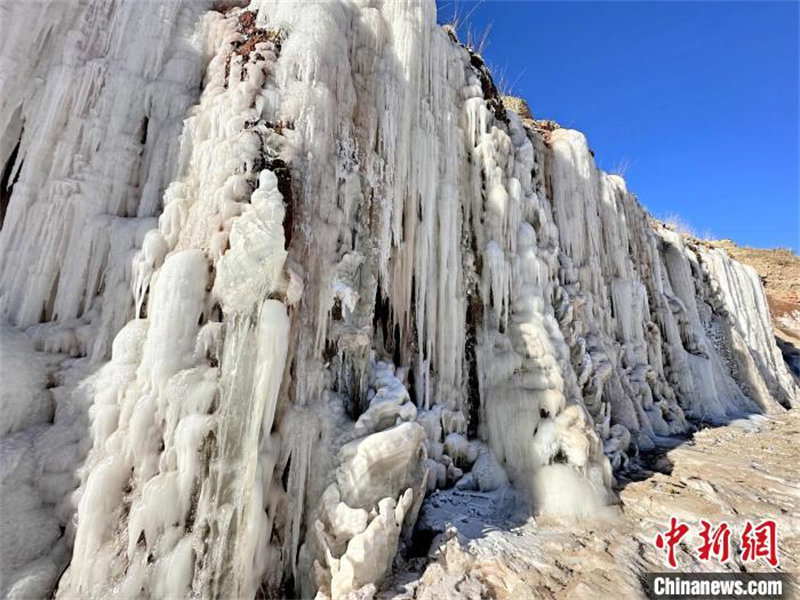 Qinghai : un paysage de cascade de glace « écologique original » apparaît sur la rivière Lancang à Zaduo