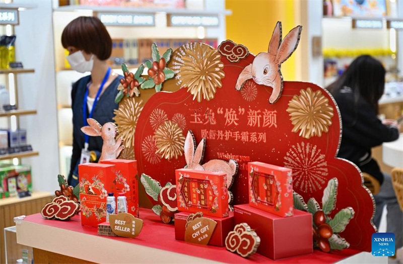 Les marques mondiales mettent en avant l'image du lapin pour conquérir le marché chinois