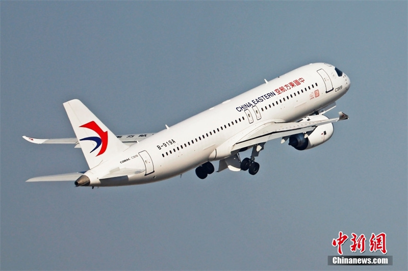 Le premier avion de ligne chinois C919 de China Eastern Airline a effectué son vol inaugural de l'Année du Lapin