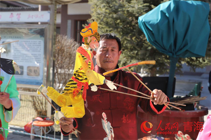 Qinghai : le théâtre d'ombres chinoises de Hehuang est « vivant » et la saveur du Nouvel An est forte
