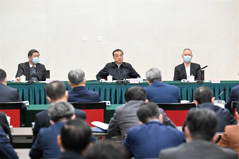 Le PM chinois souligne le renforcement du rôle de la finance dans la stabilisation de la macro-économie