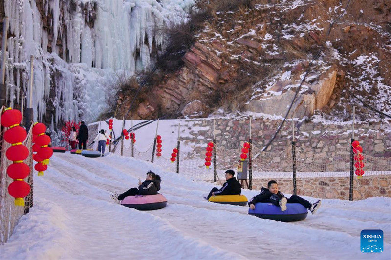 Hebei : Xingtai développe le tourisme de glace et de neige pour stimuler l'économie locale