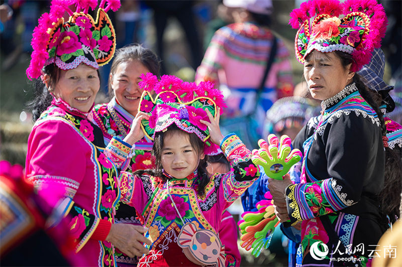 Yunnan : un défilé rural pour la Fête des Lanternes à Yongren