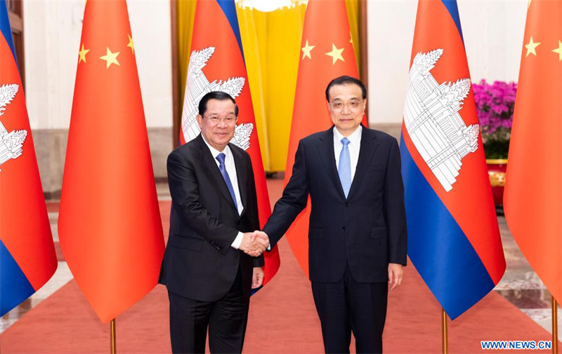 Le PM chinois s'entretient avec son homologue cambodgien