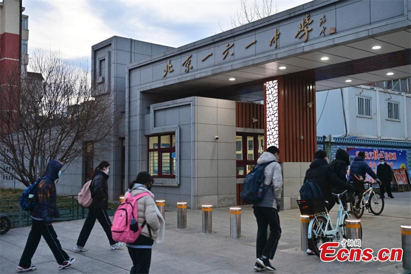 Beijing : avec le début du nouveau semestre, les élèves retournent sur leur campus