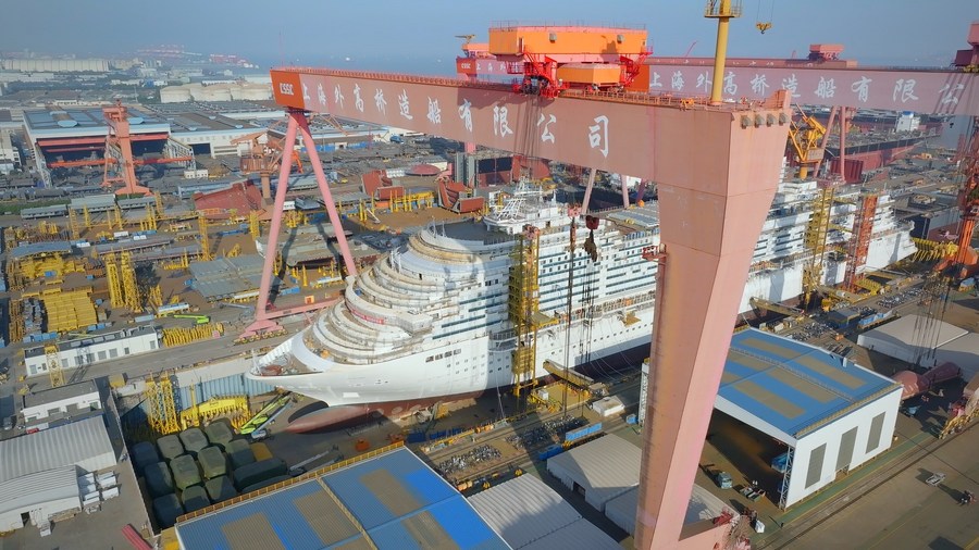 Le premier bateau de croisière construit en Chine prend le large