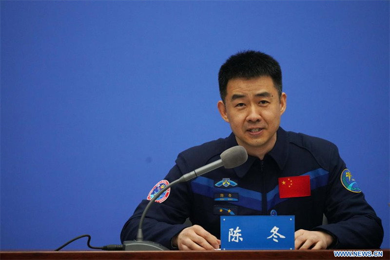 Les astronautes de Shenzhou-14 rencontrent la presse après leur quarantaine et une phase de récupération