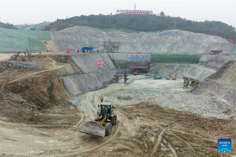 Hubei : la construction d'un tunnel souterrain de transfert d'eau se poursuit