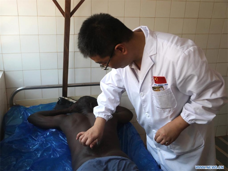 L'équipe médicale chinoise fournit des services médicaux gratuits au Togo
