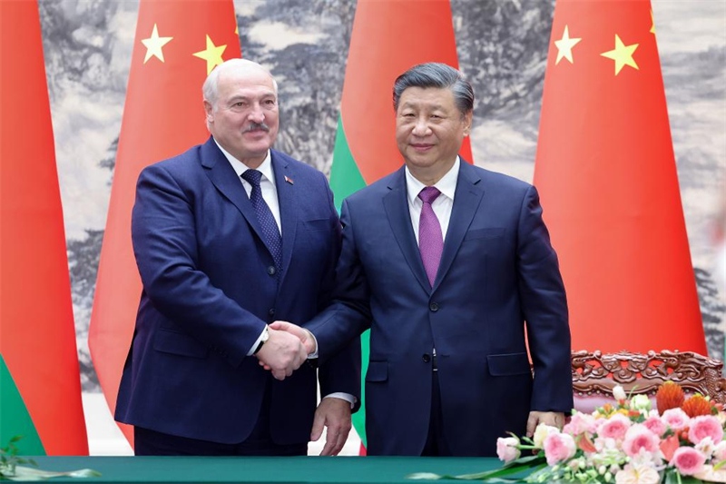 Xi Jinping s'entretient avec le président bélarusse