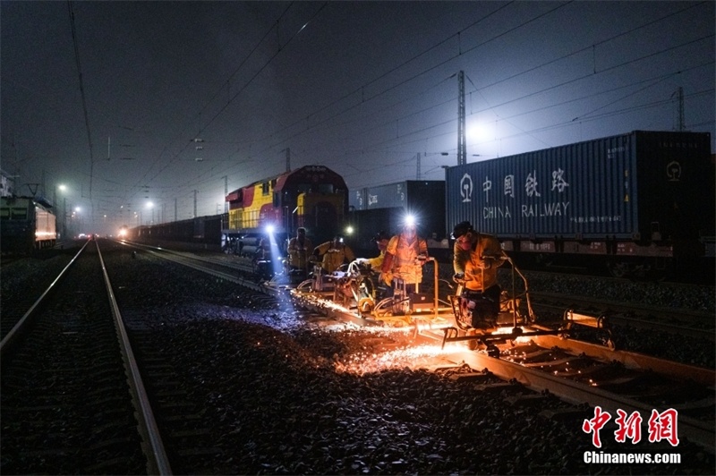 Chongqing : les « médecins des rails » des trains de fret Chine-Europe