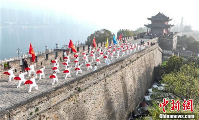 Hubei : visitez la ville antique et admirez un spectacle de tai-chi à Xiangyang