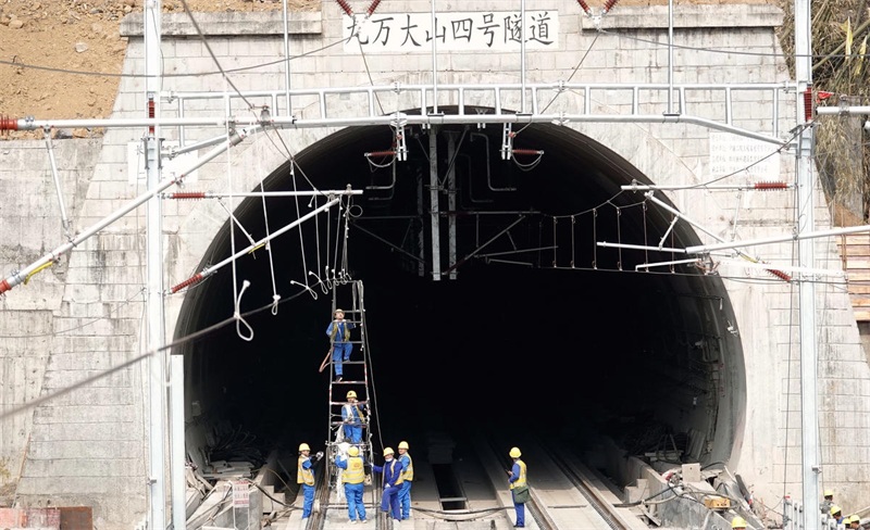 Les réseaux de contact de la section du Guangxi du train à grande vitesse Guinan achevés