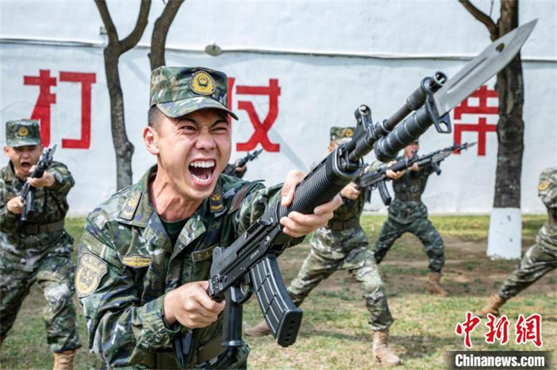 Guangxi : des soldats de la police armée du Beihai suivent une formation intensive sur plusieurs thèmes