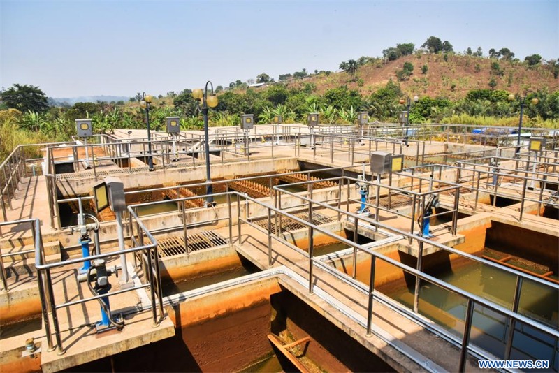 Une station de traitement chinoise améliore l'alimentation en eau de villes camerounaises