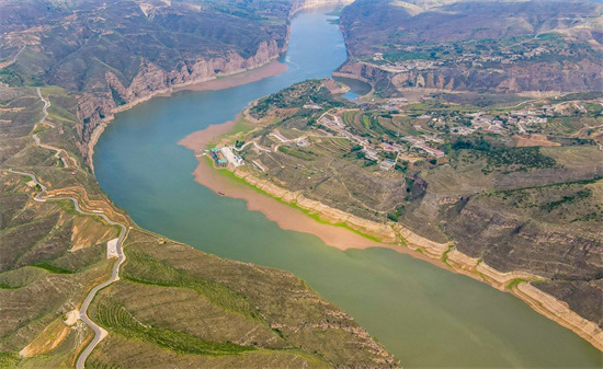 Photo aérienne d'un canyon sur le fleuve Jaune, dans la bannière de Jungar de la région autonome de Mongolie intérieure (nord de la Chine), le 21 juillet 2021. (Peng Yuan / Xinhua)