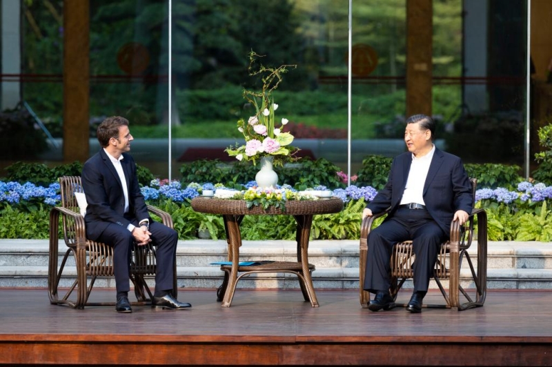 Xi Jinping et Emmanuel Macron tiennent une réunion informelle en Chine