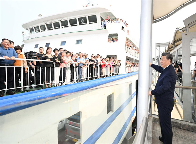 Xi Jinping inspecte la province chinoise du Guangdong