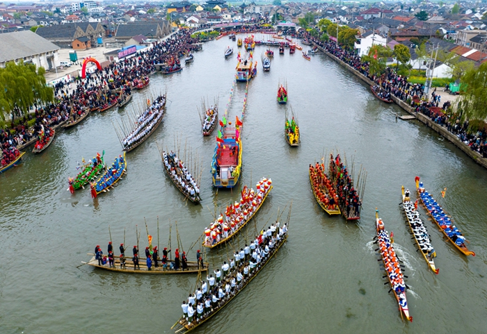 Jiangsu : la foire aux bateaux de Maoshan à Xinghua