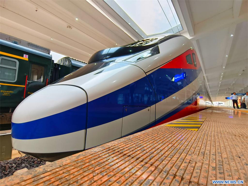Début des services transfrontaliers de transport de passagers du chemin de fer Chine-Laos