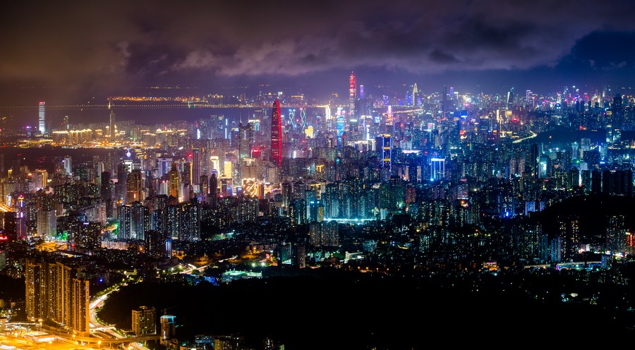 Photo prise le 16 septembre 2020 montrant une vue nocturne de Shenzhen, dans la province du Guangdong (sud de la Chine). (Photo / Xinhua)