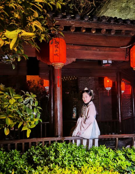 Henan : à la découverte de la beauté du Hanfu à Luoyi