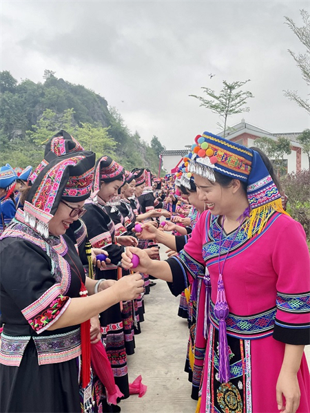 Guangxi : le carnaval du 3 mars s'est déroulé avec succès à Dahua
