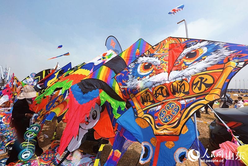 Shandong : ouverture du Festival international du cerf-volant de Weifang