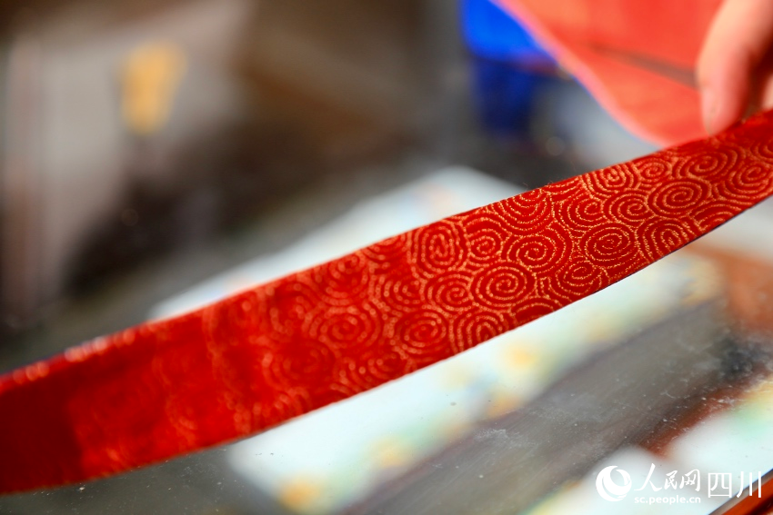Sichuan : l'artisanat traditionnel inclus dans les rubans des médailles des 31e Jeux Mondiaux Universitaires d'Eté
