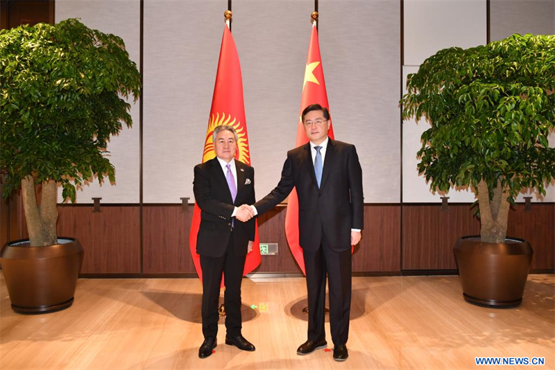 Le ministre chinois des AE s'entretient avec les hauts diplomates de pays d'Asie centrale