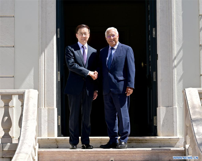 Le vice-président chinois discute des relations bilatérales avec le président et le Premier ministre portugais