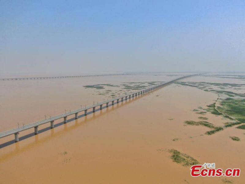 Jiangxi : la vue aérienne du pont de lac Jinxi