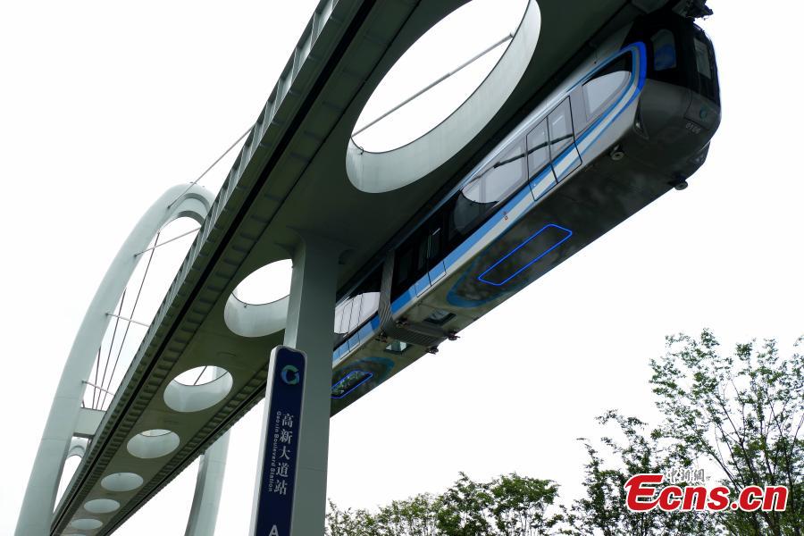 Hubei : le train aérien futuriste d'Optics Valley testé à Wuhan