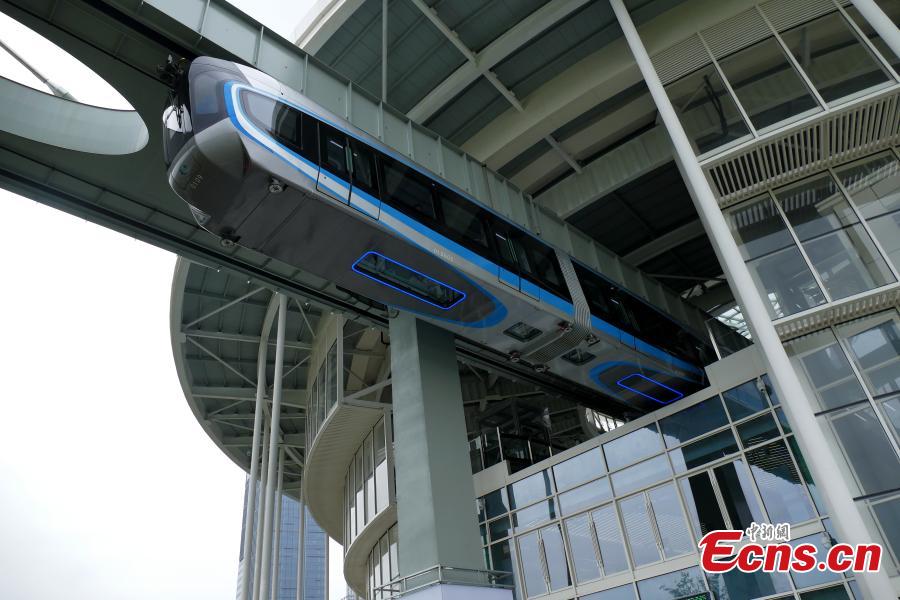 Hubei : le train aérien futuriste d'Optics Valley testé à Wuhan