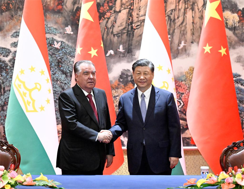 Xi Jinping s'entretient avec le président tadjik