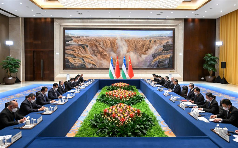 Xi Jinping s'entretient avec le président de l'Ouzbékistan