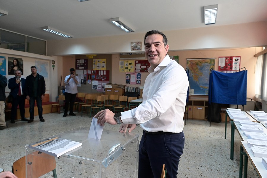 Alexis Tsipras, chef du principal parti d'opposition grec SYRIZA, vote à Athènes, en Grèce, le 21 mai 2023. (Xinhua/Tatiana Bolari)