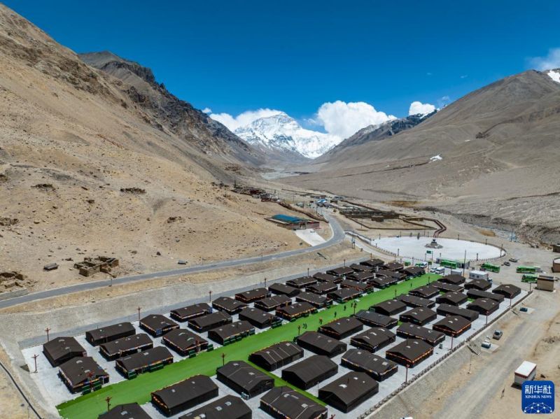 Tibet : la voie de la richesse pour les hôtels de tentes au pied du mont Qomolangma
