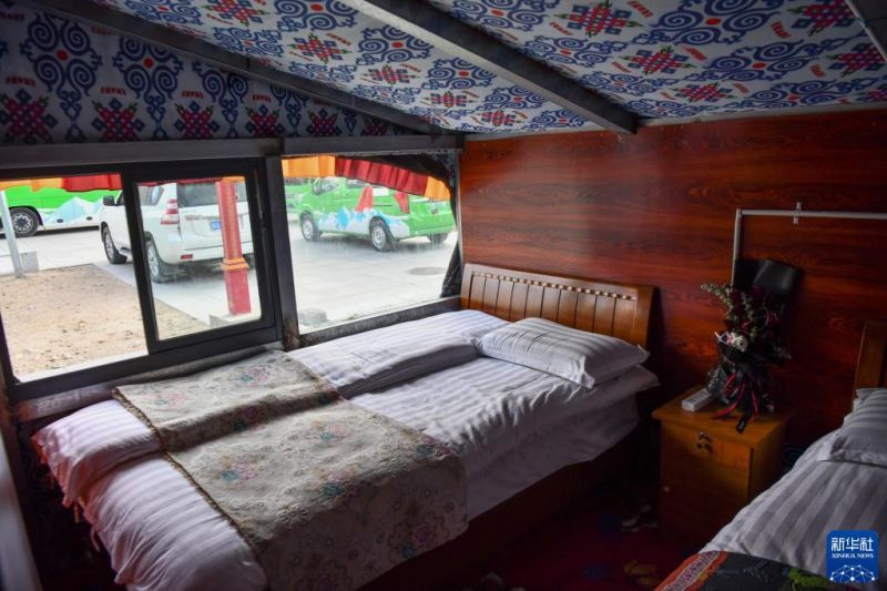 Tibet : la voie de la richesse pour les hôtels de tentes au pied du mont Qomolangma
